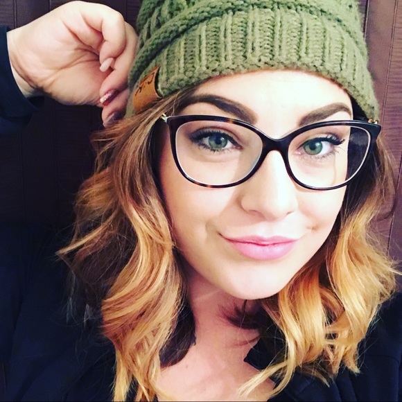 Meet your Posher, Kaitlyn - Picture 1 of 1